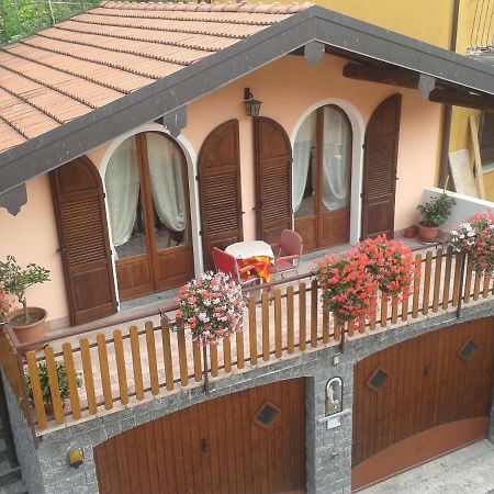 Chalet Con Piscina Garzeno Exteriör bild