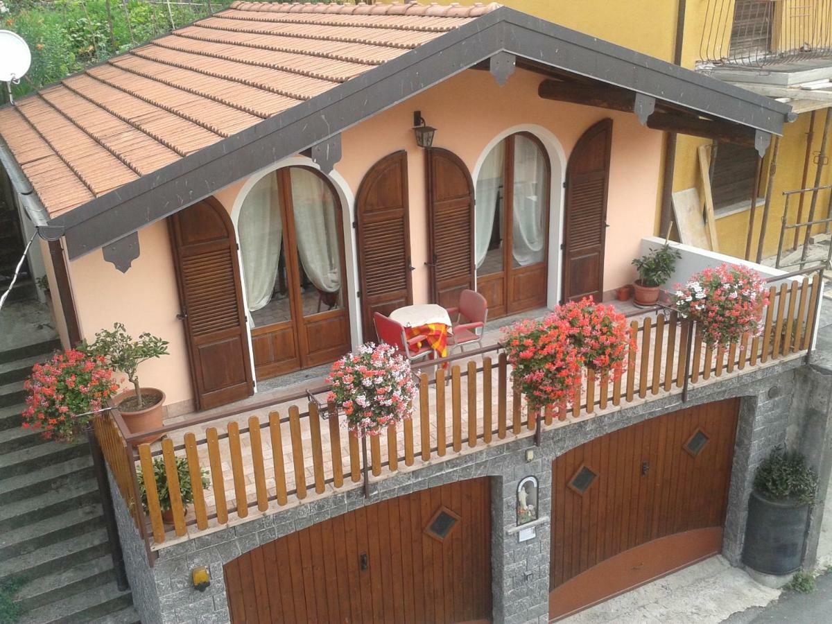 Chalet Con Piscina Garzeno Exteriör bild